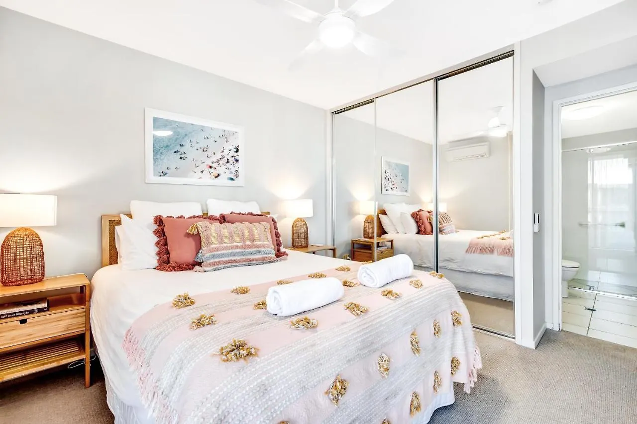 Central Kings Beach 2 Bedroom Apt W Pool And Spa Access Caloundra